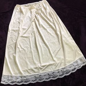 Vintage Women’s Lace Half Slip Ivory Antron Nylon Made in USA Size 26W-28W